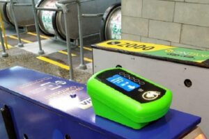 У харківському метро ввели безконтактну оплату проїзду