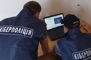 Киберполиция разоблачила супругов в похищении денег из карточек лояльности сети супермаркетов