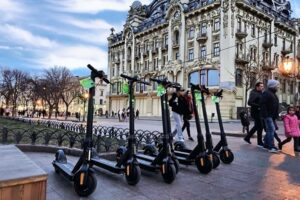 Конкурент Bolt: в Киеве появился еще один сервис проката электросамокатов