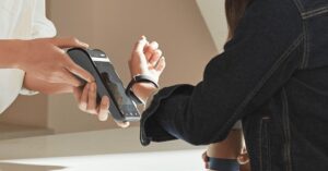 Кожна друга безготівкова оплата в Україні – з NFC  або онлайн