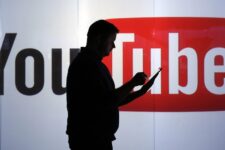 YouTube удалил тысячи видеороликов, содержащих ложные заявления о вакцинах против COVID-19