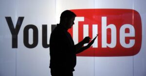 YouTube удалил тысячи видеороликов, содержащих ложные заявления о вакцинах против COVID-19