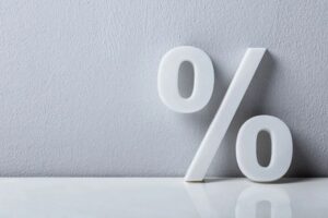 Аналитики JP Morgan прогнозируют снижение учетной ставки в Украине: когда это случится