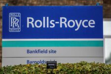 Компания Rolls-Royce временно закрывает свои заводы
