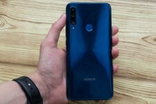 Huawei продает бренд смартфонов Honor: названа сумма сделки