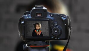 Франция приравняла деятельность несовершеннолетних блогеров к детскому труду