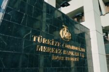 Эрдоган уволил главу центробанка Турции