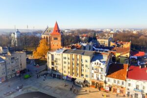 Проїзд в міському транспорті Дрогобича тепер можна оплатити смартфоном і картою банку