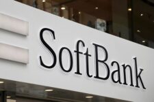 Японський холдинг SoftBank в гонитві за новими корпоративними придбаннями