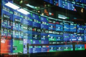 Прогнози інвесторів дестабілізують біржеві індекси в цілому світі