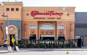 В США оштрафовали крупную сеть ресторанов: компания солгала о влиянии пандемии на ее бизнес