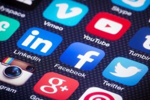 Госдума РФ разрешила блокировать YouTube, Facebook и Twitter