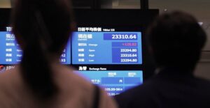 Акции на фондовых рынках Азии упали из-за новостей о новых торговых блокировках США