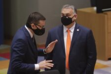 ЄС скасував бюджетну блокаду Польщі та Угорщини