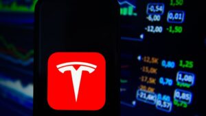 Tesla, Facebook, Netflix: НКЦБФР допустила к обращению в Украине акции крупных компаний