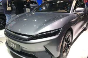 Названо лідера китайського ринку люксових електрокарів