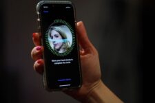Маска більше не перешкода: Apple працює над Face ID наступного покоління