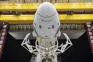 В первый частный полет SpaceX отправит 29-летнюю американку, пережившую рак