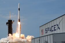 SpaceX поможет вывести украинский спутник в космос