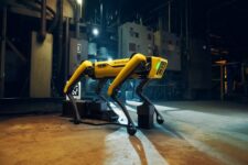 Boston Dynamics навчила робота-собаку Spot самостійно заряджатися