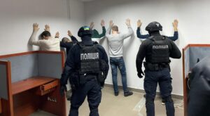 В Украине разоблачили коллекторов в порно-шантаже клиентов