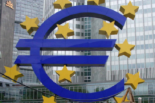 Экономика еврозоны раньше осени из кризиса не выйдет — представитель ЕЦБ