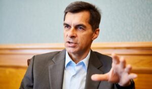 Кабмин снял с должности главу Укрзализныци