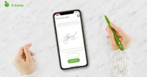 А-Банк реалізував підписання анкети в смартфоні клієнта при видачі картки у відділенні банку