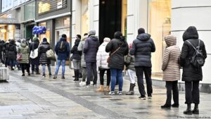 Магазины одного из крупнейших городов ЕС начнут пускать покупателей по тестам на COVID-19