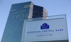 Еврозону спасет только амбициозная и скоординированная программа финансовой помощи — глава ЕЦБ