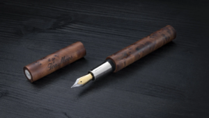 Люксовий бренд Von Moos випустив ручку з чіпом для оплати