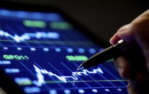 Украинские пенсионные фонды покупают акции Apple и Tesla