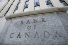 Банк Канади попередив про високі ризики інвестицій в біткоїн та ефіріум