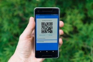 Українці хотіли б розплачуватися за покупки QR-кодом і голосом – дослідження