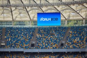 Геймификация, запрос на бренды сериала и демократизация инвестирования: о чем говорили на iForum-2021