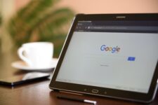 “Податок на Google” в Україні: які ймовірні позитивні й негативні наслідки нововведення