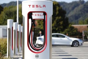 Зарядні станції Tesla забезпечують модеми супутникового інтернету Starlink