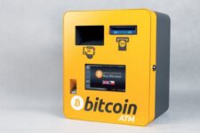 Число биткоин-банкоматов в мире растет: эксперты озвучили статистику