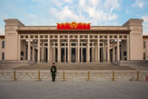 Китай ужесточает финансовый и технический надзор за корпорациями