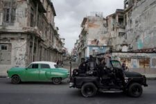 На фоне протестов Куба ограничила доступ к Facebook и WhatsApp
