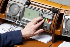 Парламент схвалив поетапне збільшення суми гарантування до 600 тис грн до 2023 року