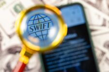 SWIFT заявив про плани інтегрувати у свою структуру новітні блокчейн-рішення