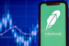 Акції Robinhood впали нижче за ціну IPO після виходу звітності
