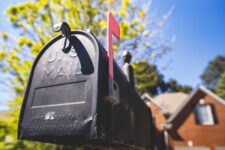 Не только доставка писем: какие финансовые услуги предоставляют почтовые отделения мира