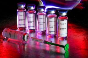 Деньги за ложь о вакцинах: Facebook разоблачил группу противников вакцинации