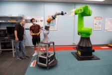 Работа в команде: ученые обучили роботов новым принципам взаимодействия