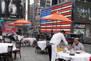 В ресторанах и спортзалах Нью-Йорка будут требовать сертификат вакцинации