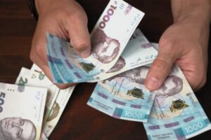 Госстат: две трети украинцев относят себя к бедным, к среднему классу – лишь 1%