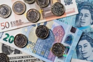 Стало известно, сколько магазинов в Великобритании навсегда отказались от приема наличных денег