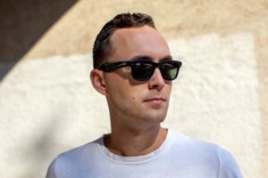 Facebook представил умные солнцезащитные очки совместно с Ray-Ban